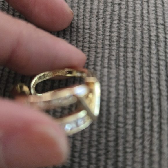 18k Dubai Fashion Gold and Silver V Initial Ring - Picture 12 of 12